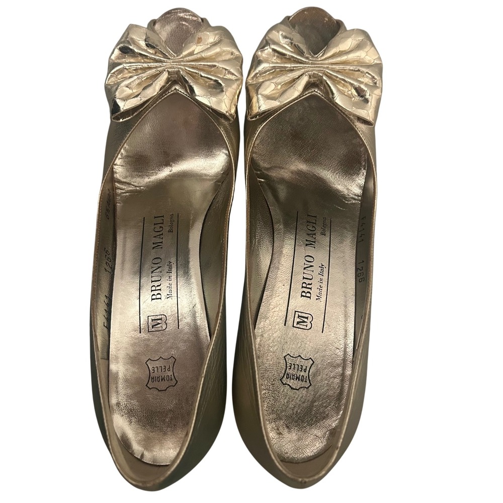Bruno Magli Gold Bow Heels Pointed Toe Pumps Metallic Occasion 6.5 AAAA